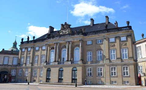 Das Königsschloss Amalienborg in Kopenhagen Das Schloss Amalienborg