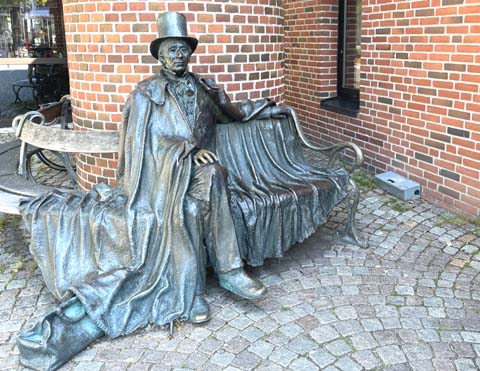 Der dänische Märchenschreiber Hans Christian Andersen aus Odense Hans Christian Andersen